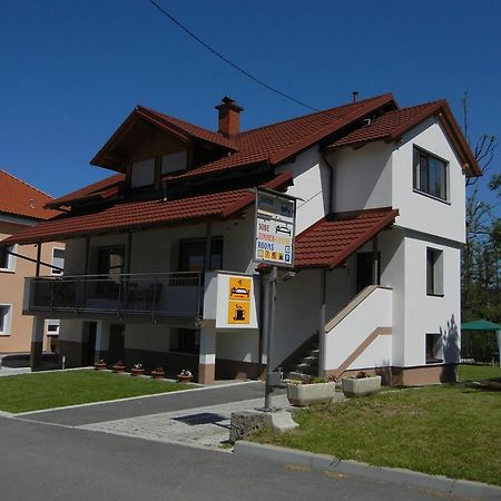 Rooms & Apartment Mira G. Postojna Kültér fotó