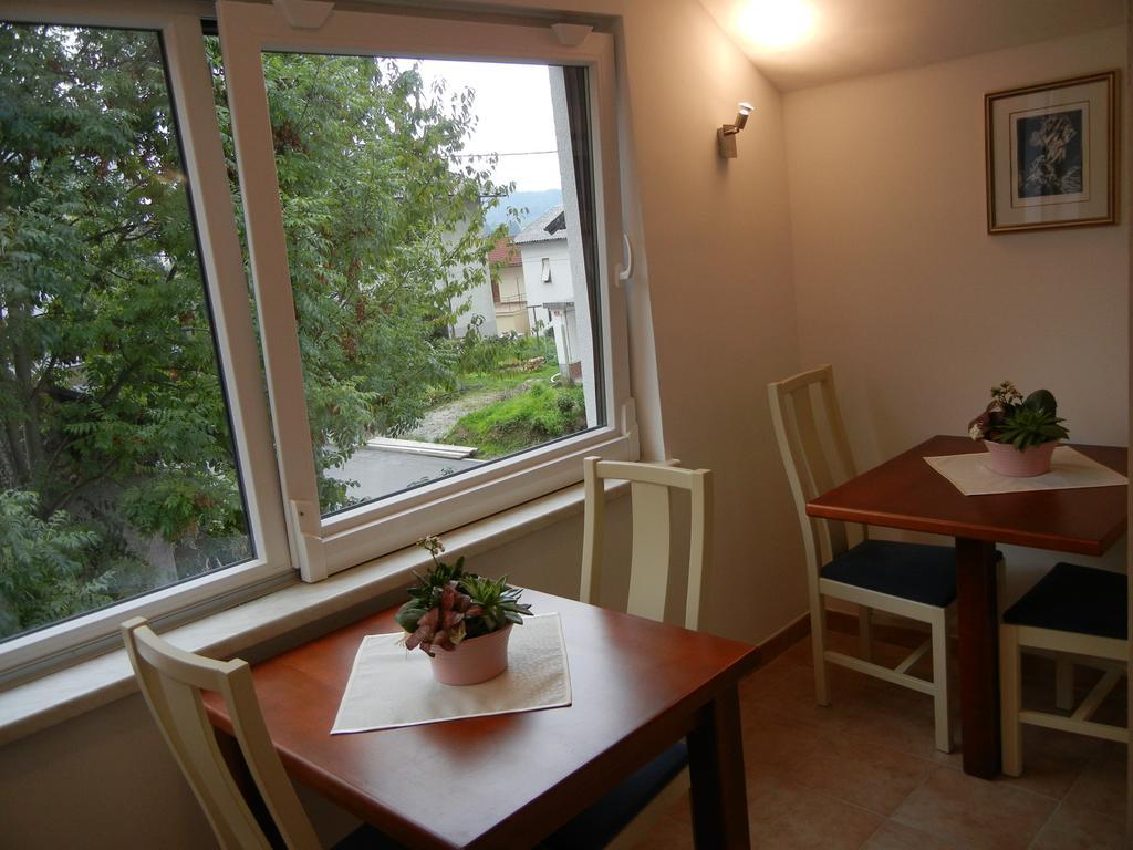 Rooms & Apartment Mira G. Postojna Kültér fotó