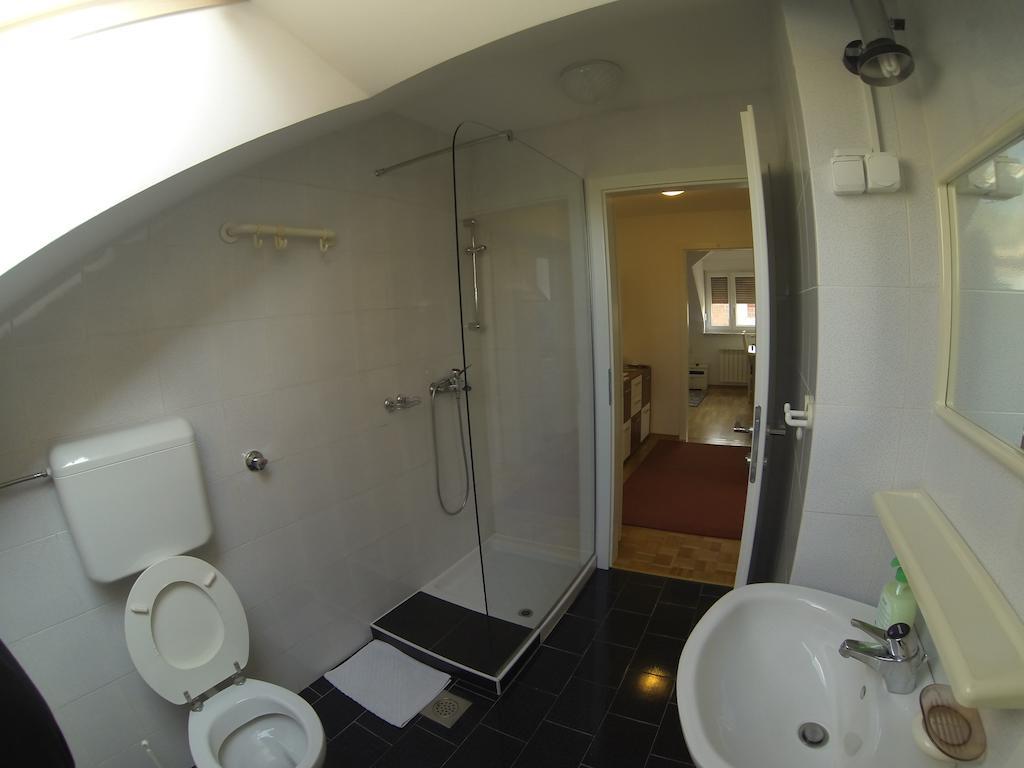 Rooms & Apartment Mira G. Postojna Szoba fotó