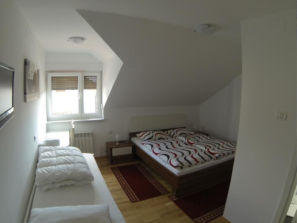 Rooms & Apartment Mira G. Postojna Szoba fotó