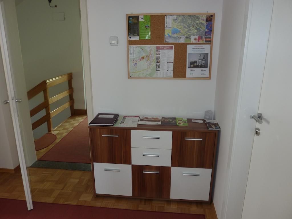 Rooms & Apartment Mira G. Postojna Kültér fotó
