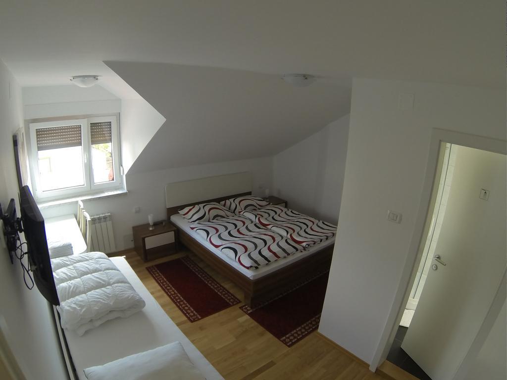 Rooms & Apartment Mira G. Postojna Kültér fotó