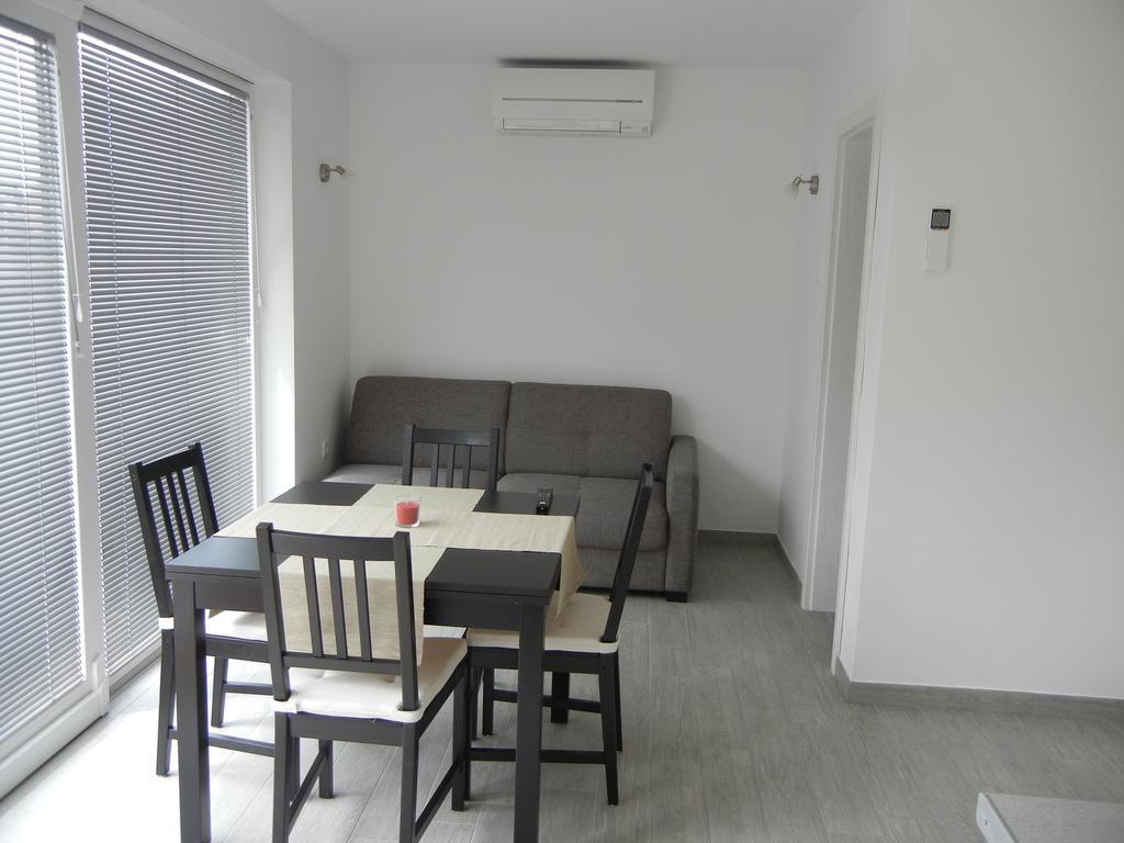 Rooms & Apartment Mira G. Postojna Kültér fotó